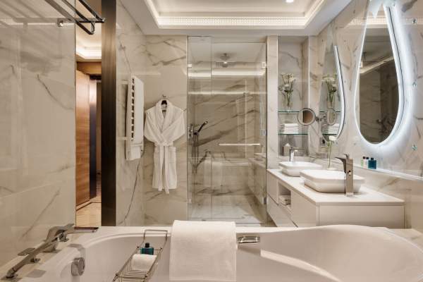 Salle de bain du Mrarchica Resort, hotel de luxe 5 étoiles à nador au nord du maroc